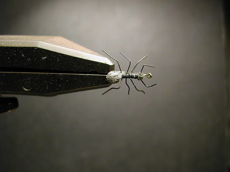 Leg position - I copied the position of legs and antennae from a book on insects and bent them using a pair of tweezers after they were tied in place.<br><a href="../ant/">See the detailed pattern descrition here.</a>